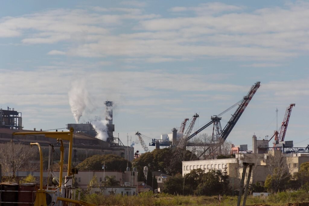 MEASURING THE ECONOMIC IMPACT OF CHEMICAL POLLUTANTS ON URBAN COMMUNITIES