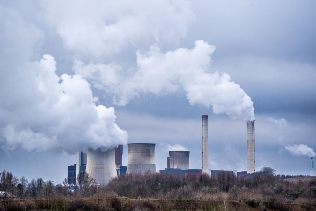 THE ROLE OF SULFUR DIOXIDE EMISSIONS CONTROL IN AIR QUALITY IMPROVEMENT