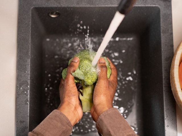 PREVENTING EXPOSURE TO LEAD COMPOUNDS IN TAP WATER: HOME SAFETY GUIDE